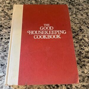 The Good Housekeeping Cookbook - Red Hardcover